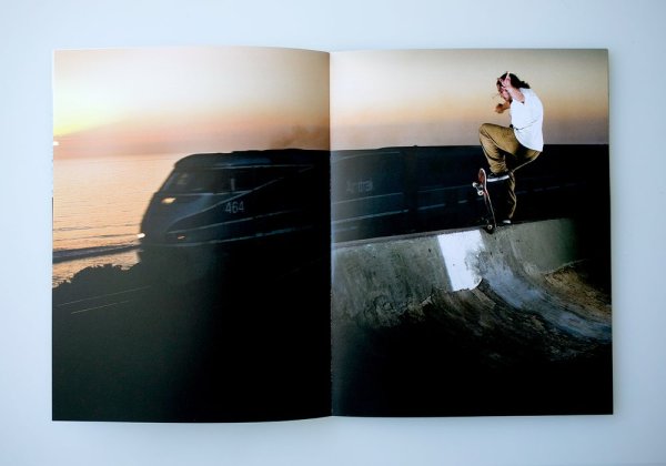 画像4: GOLDEN HOUR ISSUE 2 (4)