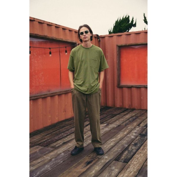 画像4: COMFORTABLE REASON "THIN STRIPE POCKET TEE" - OLIVE×BROWN (4)