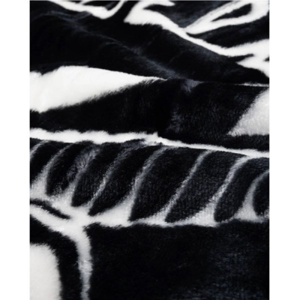 画像4: THRASHER "SKATEGOAT BLANKET" (4)