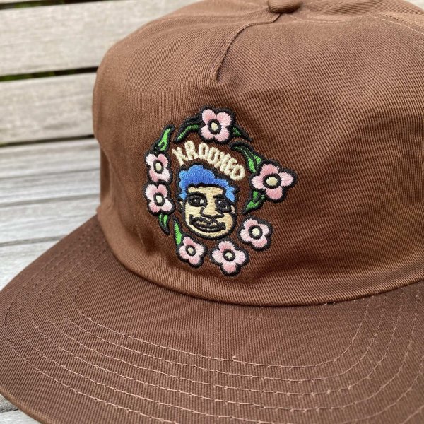 画像2: KROOKED " SWEATPANTS REDUX SNAPBACK CAP " - BROWN (2)